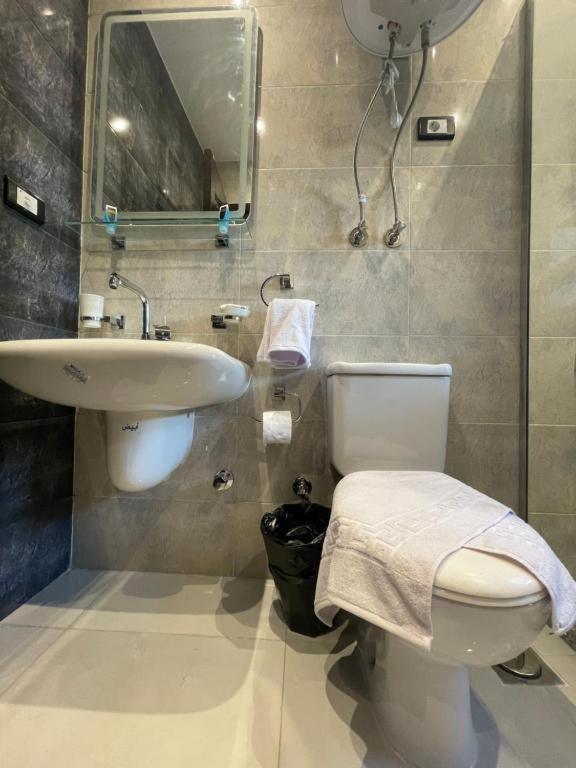 Unique Pyramids Boutique Inn Kafrat al Jabal ภายนอก รูปภาพ
