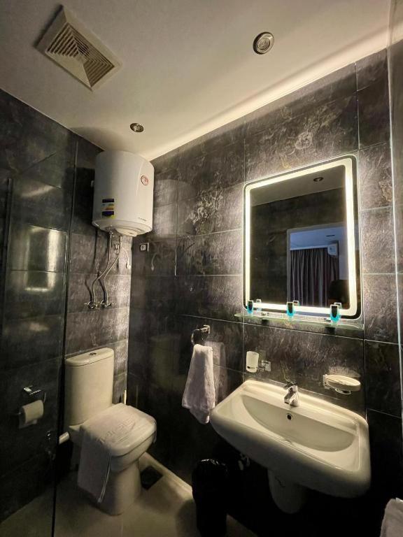 Unique Pyramids Boutique Inn Kafrat al Jabal ภายนอก รูปภาพ